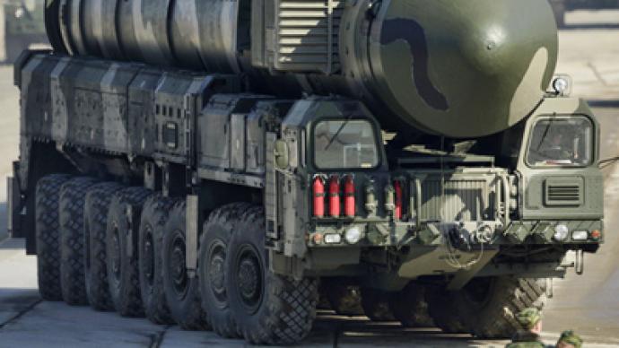 Medvedev signs nuclear reduction treaty