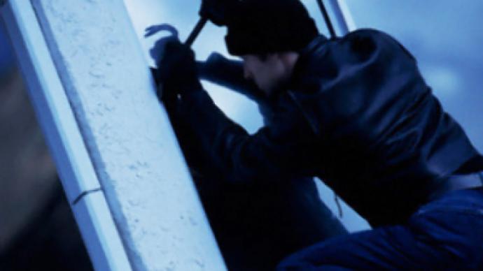 Five daredevils rob 200 offices in one night