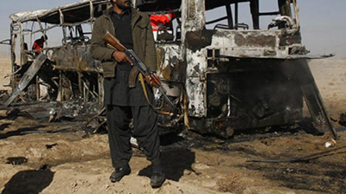 Pakistan militants kill at least 19 in bomb attack on Shiites