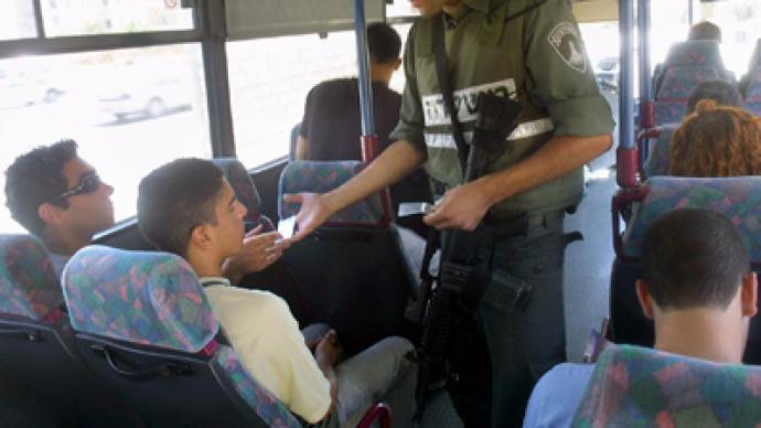 Palestinian workers forced off buses by Israeli police
