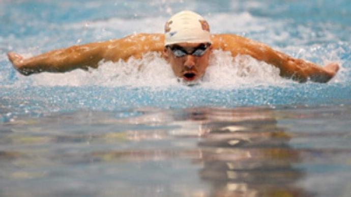 Phelps victorious on his comeback