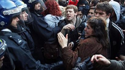 Student clashes as UK parliament says yes to fees hike