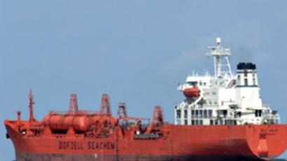 US crew repels Somali pirates, captain remains hostage