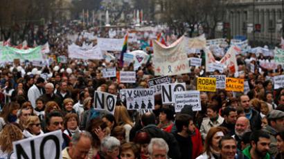 Thousands of Spanish medical workers protest healthcare cuts, privatization (VIDEO)