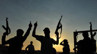 Syrian rebels defect to government forces