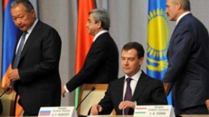 Russian, Azeri presidents talk energy and borders