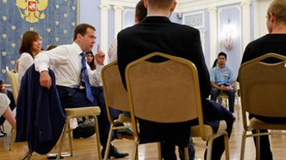Viral politics: Medvedev - Orc, Putin - Troll