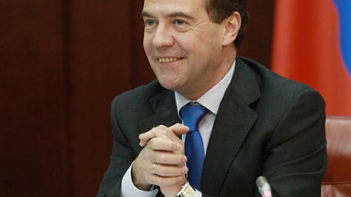 Medvedev tells governors to clean up state contracts