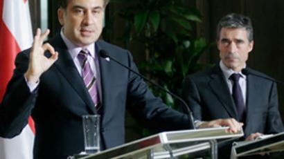 Saakashvili pledges never to attack breakaway regions again