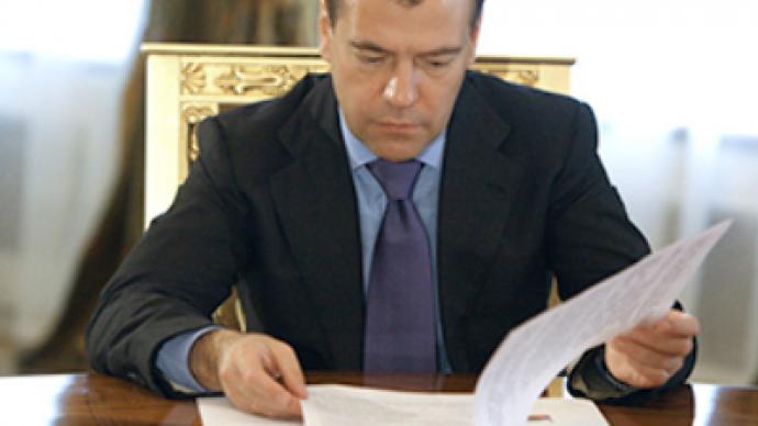 Medvedev urges introduction of simpler taxation