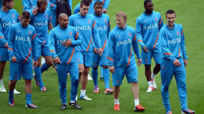 Dutch Euro 2012 squad greeted with 'monkey chants' in Poland
