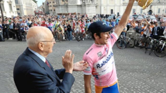 Menshov triumphs at Giro d'Italia