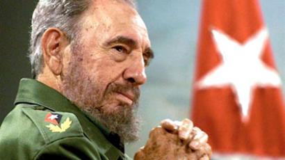 Fidel Castro makes first public appearance in three years