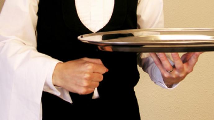 Millionaire CEO breaks waiter's finger for "bad service"