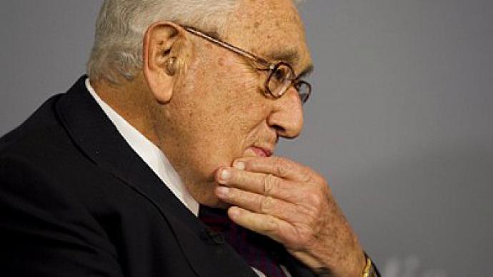 Henry Kissinger gets groped by TSA agents in New York