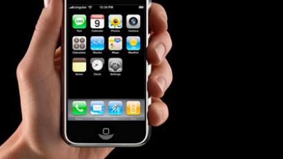 Apple tracking debate rages as white iPhone4 released 