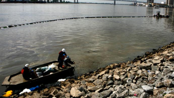 Lower Mississippi River shut down after huge oil spill