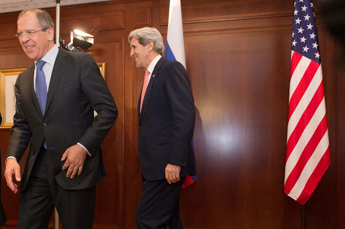 US Secretary of State John Kerry (R) meets Russian foreign minister Sergei Lavrov on February 26, 2013 in Berlin. (AFP Photo / Maurizio Gambarini)