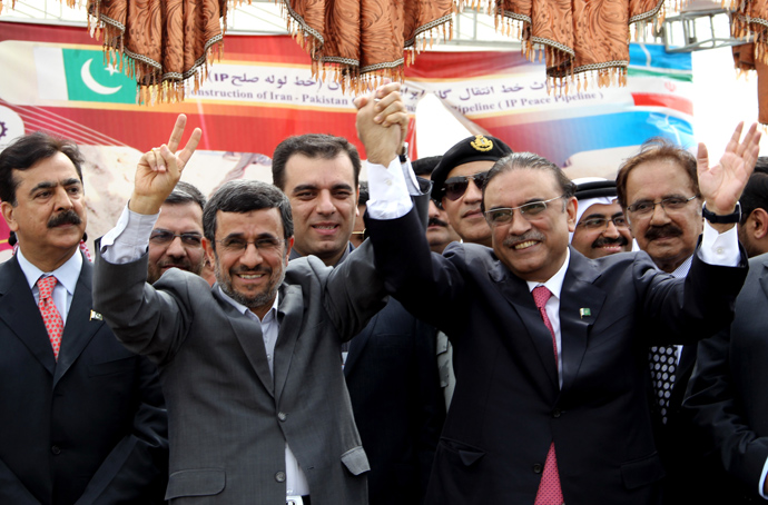 Iran's President Mahmoud Ahmadinejad (2ndL) and Pakistan's President Asif Ali Zardari wave during a ceremony marking the start of work on the 780-kilometre (485-mile) pipeline from Iran to Pakistan on March 11, 2013 in the Iranian border city of Chah Bahar (AFP Photo / Atta Kenare))