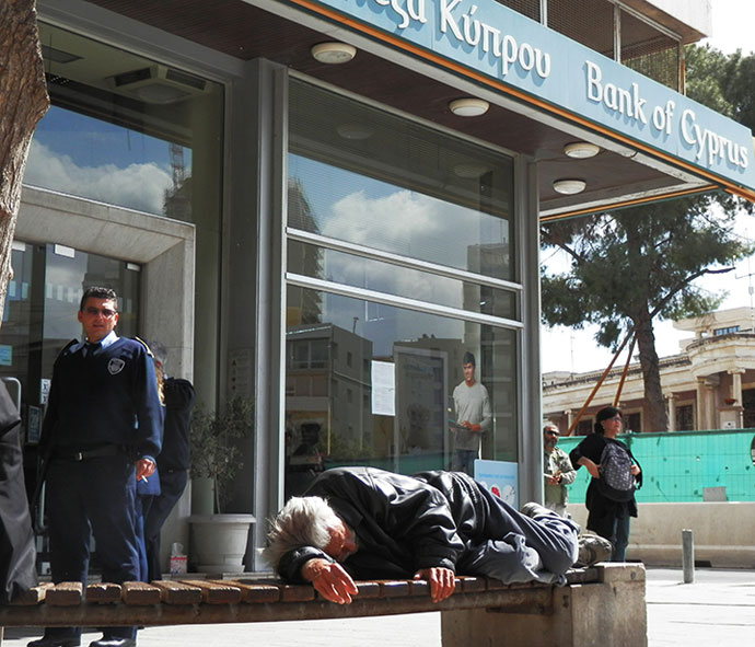 No danger of a bank run on Friday, as some Cypriots taking it easy (Photo by Patrick Henningsen)