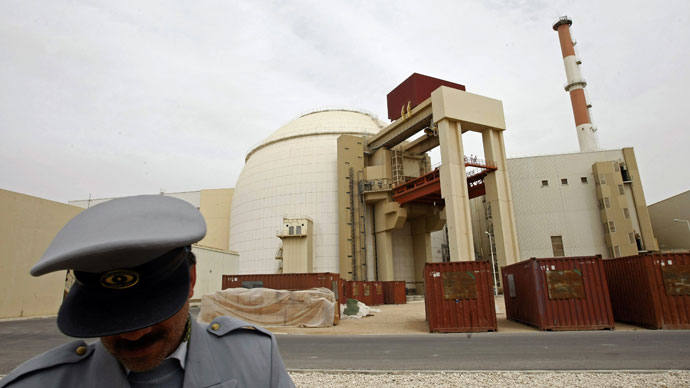 An Iranian security guard stands in front of the building housing the reactor of Bushehr nuclear power plant at the Iranian port town of Bushehr, 1200 Kms south of Tehran, on February 25, 2009.(AFP Photo / Behrouz Mehri)