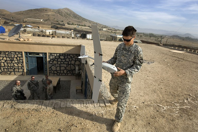 A US soldier from maneuver platoon HHB 4-320FA holds a surveillance unmanned ariel vehicle (UAV) on the roof of his unit's combat outpost in the Sabari district of Khost Province along the Afghan-Pakistan border. (AFP Photo / David Furst)