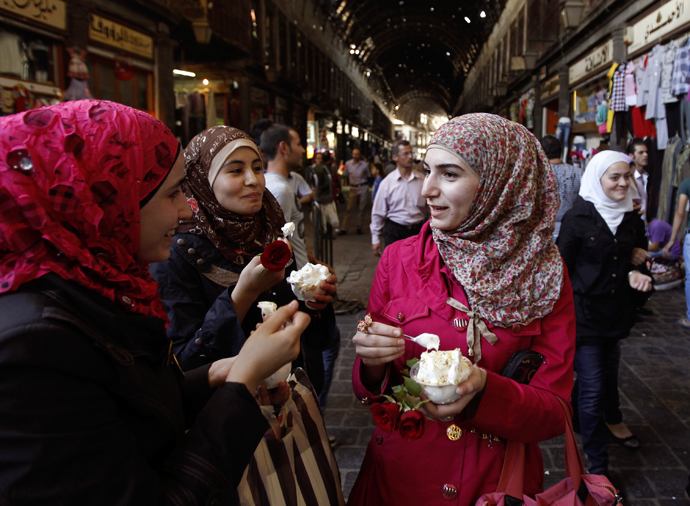 Syrian women eat ice cream at the Al-Hamidieh market in old Damascus, September 8, 2013 (Reuters / Khaled al-Hariri) 