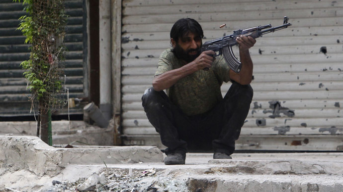 A Free Syrian Army fighter fires his weapon in Ashrafieh, Aleppo, September 18, 2013. (Reuters/Muzaffar Salman)