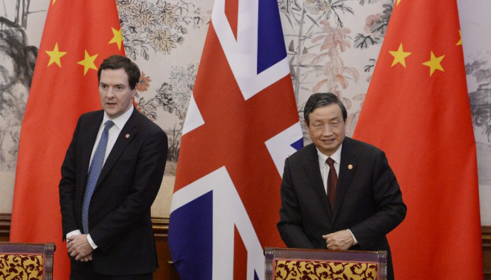 Britain's Chancellor of the Exchequer George Osborne (L) stands with Chinese vice premier Ma Kai (R) during a signing ceremony at Diaoyutai Guesthouse in Beijing on October 15, 2013. (AFP Photo / Kota Endo)