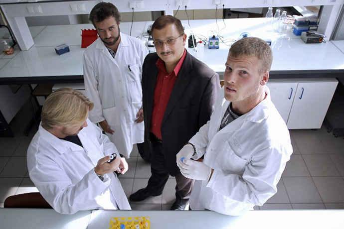 Professor of the University of Caen, Gilles-Eric Seralini (2ndR), poses in a laboratory with his team in Caen. (AFP Photo / Charly Triballeau)
