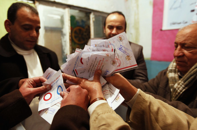 Officials count ballots after polls closed in Cairo, January 15, 2014. (Reuters)