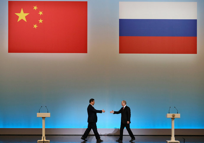 Chinese President Xi Jinping (L) and his Russian counterpart Vladimir Putin.(Reuters / Sergei Ilnitsky)