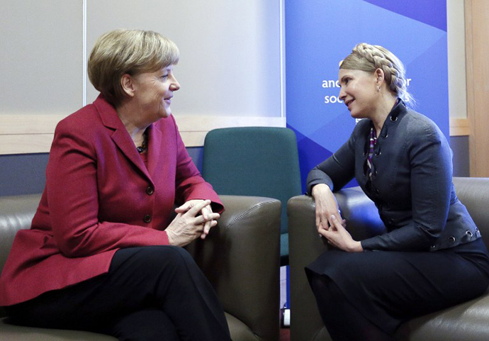 German Chancellor Angela Merkel (L) and Ukrainian ex-premier and opposition icon Yulia Tymoshenko (R) speaks as they pose for the media during a meeting on the sidelines of the European Peoples Party (EPP) conference in Dublin on March 7, 2014. (AFP Photo / Aleksandr Prokopenko)