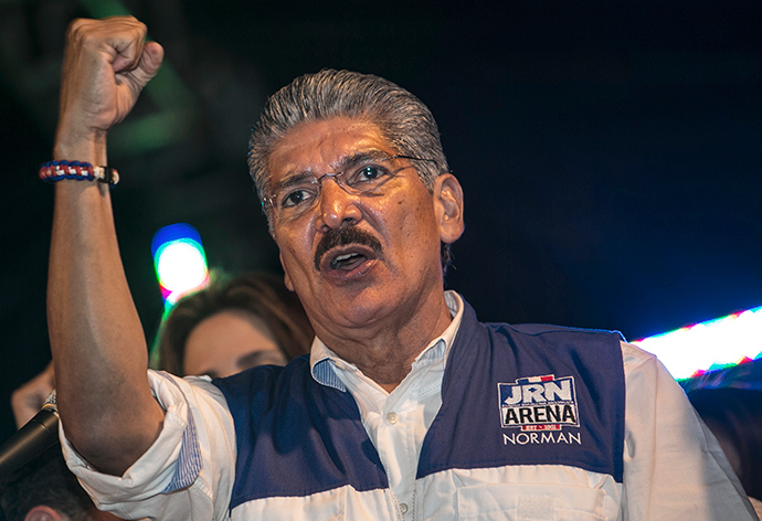 Salvadorean presidential candidate for the National Republican Alliance party, Norman Quijano waves at supporters after receiving the voting results during the presidential election run-off in San Salvador, on March 9, 2014 (AFP Photo / Inti Ocon)