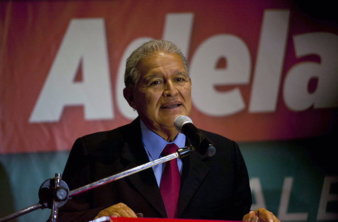 Salvadorean presidential candidate Salvador Sanchez Ceren, of the Farabundo Marti National Liberation Front (FMLN), speaks during a press conference in San Salvador, on March 10, 2014 (AFP Photo / Jose Cabezas)