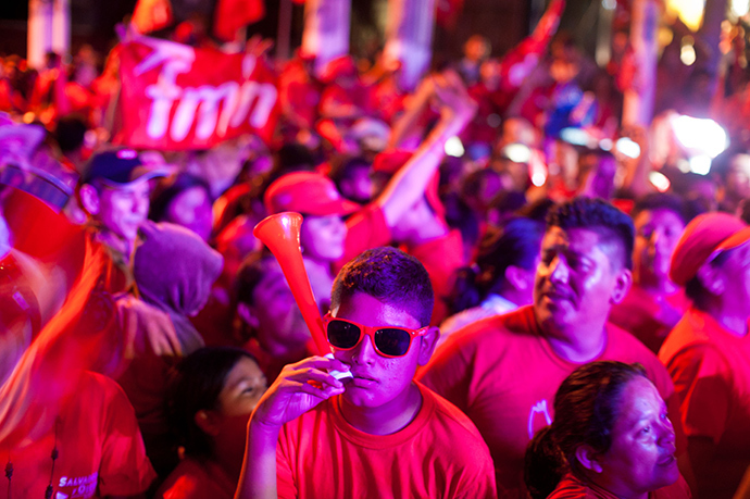 Supporters of presidential candidate Salvador Sanchez Ceren (not pictured) celebrate at the closing of voting for the run-off election in San Salvador, El Salvador on March 9, 2014 (AFP Photo / Jose Cabezas)