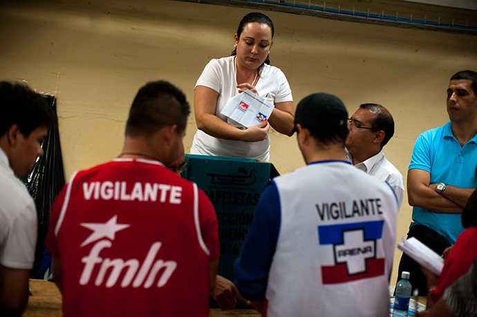 An electoral worker counts ballots at a polling station after the presidential election run-off in San Salvador, El Salvador on March 9, 2014 (AFP Photo / Jose Cabezas)
