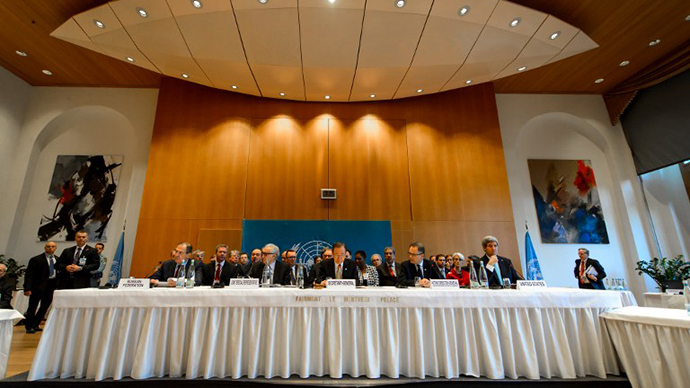 UN Secretary General Ban Ki-Moon (C) opens the so-called Geneva II peace talks next to UN-Arab League envoy for Syria Lakhdar Brahimi (L) on January 22, 2014 in Montreux. (AFP Photo / Fabrice Coffrini)