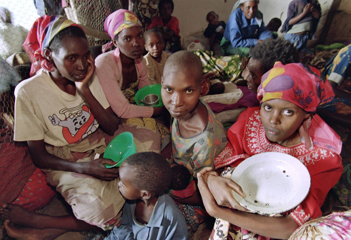 Rwandan women and children are gathered 27 May 1994 at an International Red Cross center in Kabgayi. (AFP Photo)
