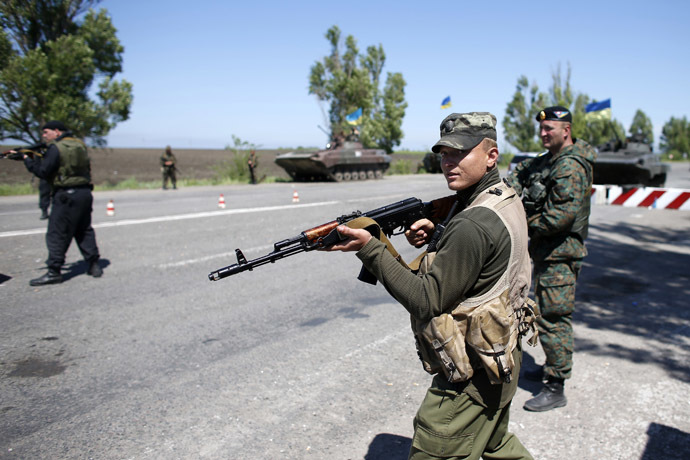 A Ukrainian soldier aims his rifle at an army checkpoint during a referendum on self-rule in the southeastern port city of Mariupol, May 11, 2014. (Reuters)