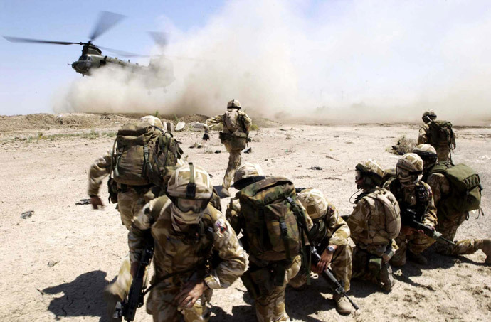Picture released by the British Defense Ministry shows soldiers from the RECCE and PATROLS Platoon, Fire Support Company of The 1st Battalion The Royal Welch Fusilers (1 RWF) mount heli borne Eagle VCP's (Vehicle Check Points) near the southern Iraqi City of Basra 02 July 2004. (AFP Photo / MOD)