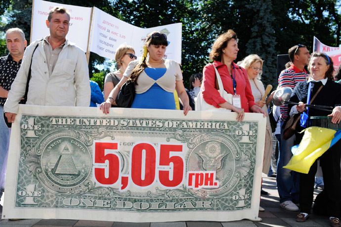 Participants in the nationwide Ukrainian rally against bank outrage and for the rights of borrowers under the slogan "No to currency slavery!" by the building of Ukraine's Verkhovna Rada. (RIA Novosti)