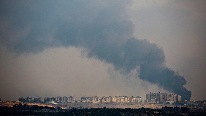 Smoke rises after an explosion in the northern Gaza Strip July 29, 2014.(Reuters / Amir Cohen)