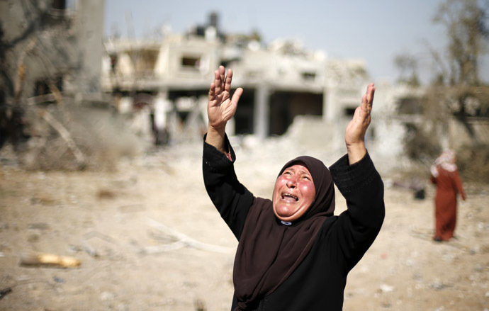 A Palestinian woman reacts upon seeing her destroyed house in Beit Hanoun town, which witnesses said was heavily hit by Israeli shelling and air strikes during Israeli offensive, in the northern Gaza Strip August 1, 2014. (Reuters/Suhaib Salem)