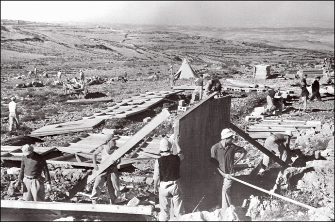 Jewish immigrants build prefabricated houses somewhere in Palestine, in 1948. (AFP Photo)