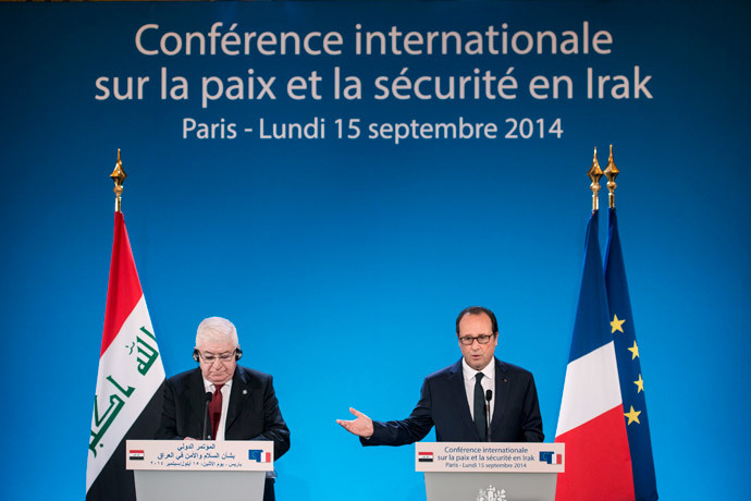 Iraqi President Faud Masum (L) listens while French President Francois Hollande speaks during the International Conference on Peace and Security in Iraq at the Quai dâOrsay on September 15, 2014 in Paris, France. (AFP Photo / Brendan Smialowski) 