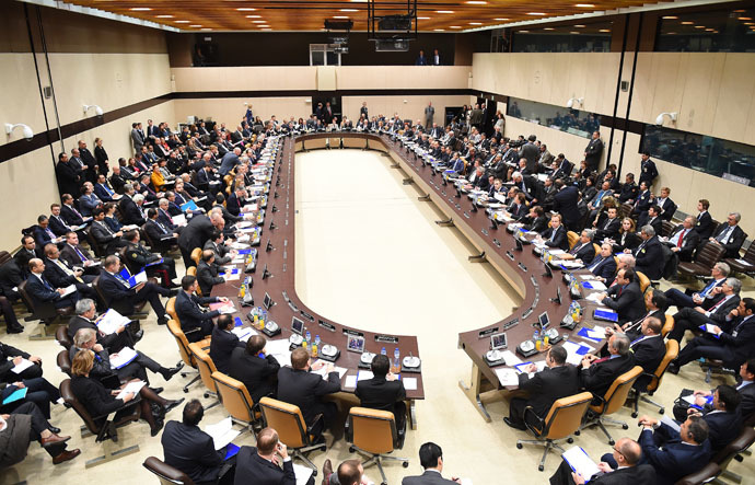 A meeting at the NATO headquarters in Brussels (AFP Photo)