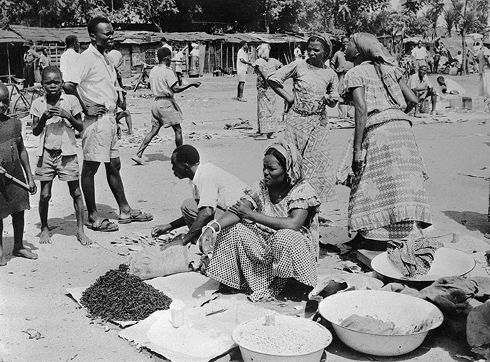 Picture released in 1955 of Congolese street saleswomen in the former Belgian Congo (Congo Belge), now called Democratic Republic of the Congo (DRC), a colony of Belgium between King Leopold II's formal relinquishment of personal control over the state to Belgium on 15 November 1908, and the dawn of Congolese independence on 30 June 1960. (AFP Photo)