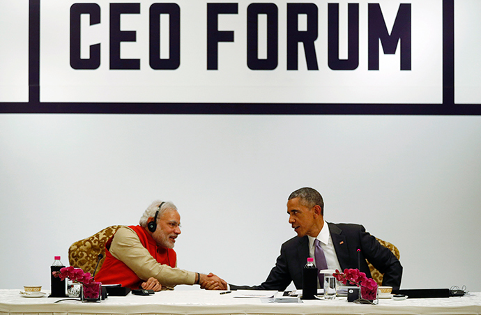 U.S. President Barack Obama shakes hands with India's Prime Minister Narendra Modi (L) at the conclusion of a CEO Roundtable and Forum at the India U.S. Business Summit in New Delhi January 26, 2015 (Reuters / Jim Bourg)