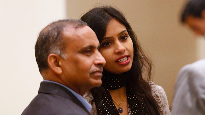 Indian diplomat Devyani Khobragade (L) and her father Uttam Khobragade talk to unidentified guests at the Maharashtra Sadan state guesthouse after their meeting with India's Foreign Minister Salman Khurshid in New Delhi January 11, 2014 (Reuters / Anindito Mukherjee)